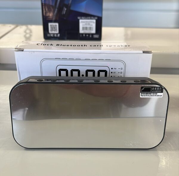RELOJ DESPERTADOR CON RADIO PARLANTE