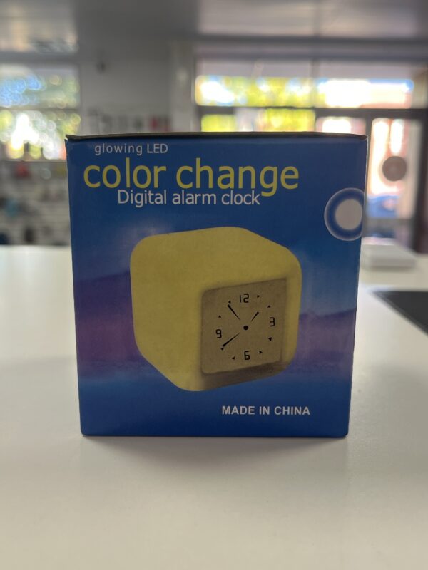 RELOJ DIGITAL CUBO RGB REJ-4404